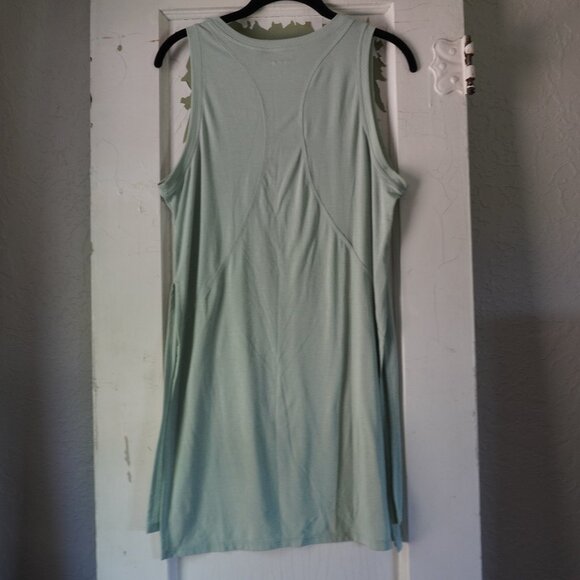 Old Navy Performance Long Tank - Picture 2 of 8